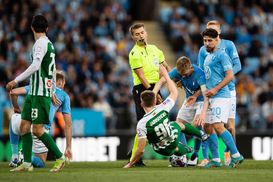 Anders Christiansen of Malmö FF in a situation with Gustas