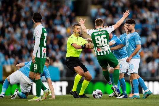 Anders Christiansen of Malmö FF in a situation with Gustas