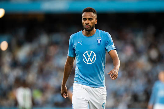 Isaac Kiese Thelin of Malmö FF looks dejected