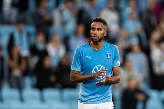 Isaac Kiese Thelin of Malmö FF looks dejected