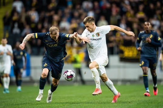 John Guidetti of AIK and David Puclin of Vorskla Poltava