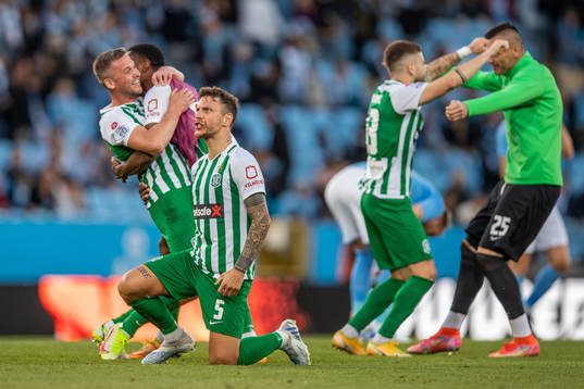 Nicolas Gorobsov of Zalgiris Vilnius and teammates