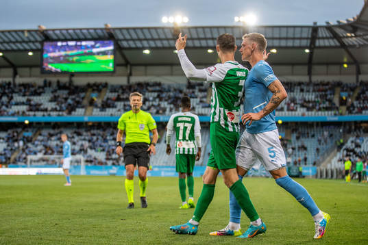Mario Pavelic of Zalgiris Vilnius and Søren Rieks of