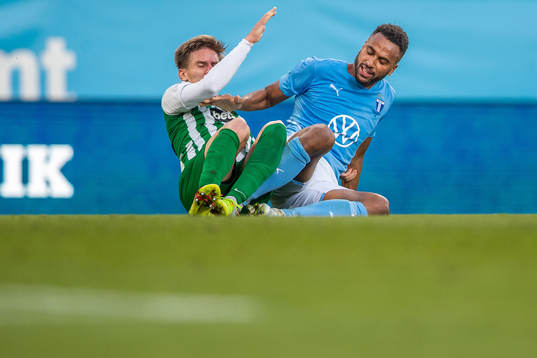 Petar Mamic of Zalgiris Vilnius and Isaac Kiese Thelin of