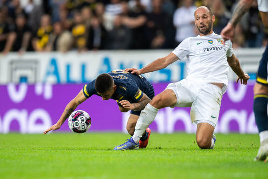 Nicolas Stefanelli of AIK and Sergiy Yavorskyy of Vorskla