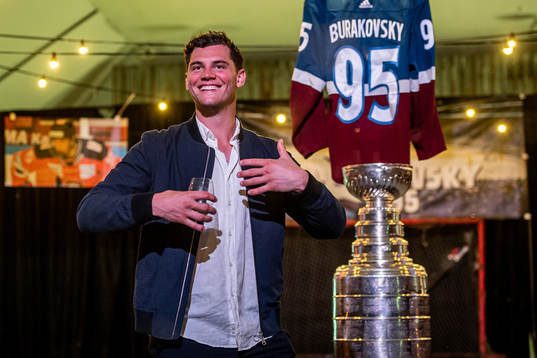 Bläddra bland fler bilder av Ishockey, NHL, André Burakovsky, Mottagning