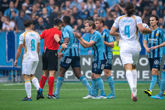 Hampus Finndell of Djurgården and referee Snir Levy