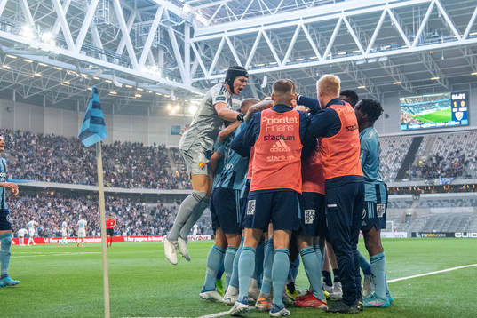 Players of Djurgården celebrate 2-0 by Emmanuel Banda (not