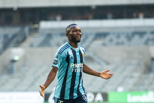 Emmanuel Banda of Djurgården celebrate