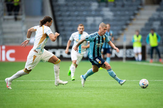 Mateo Pavlović of Rijeka and Victor Edvardsen of