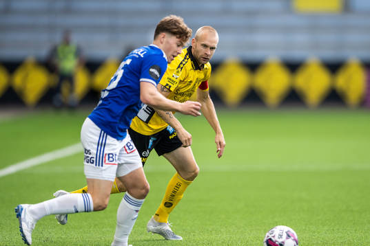 Emil Breivik of Molde and Johan Larsson of Elfsborg