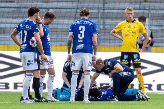 Dator Fofana of Molde gets medical attention