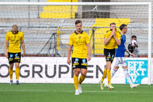 Alexander Bernhardsson of Elfsborg looks dejected