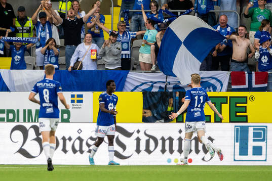 Dator Fofana of Molde celebrates 1-2