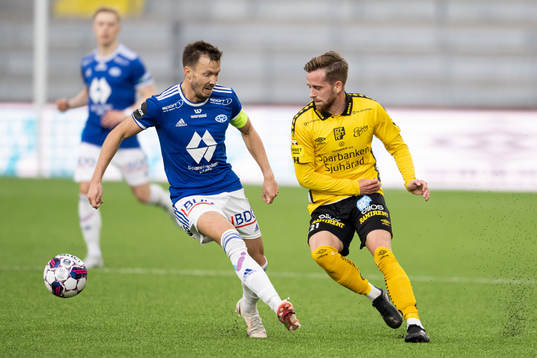 Martin Linnes of Molde and Rasmus Alm of Elfsborg