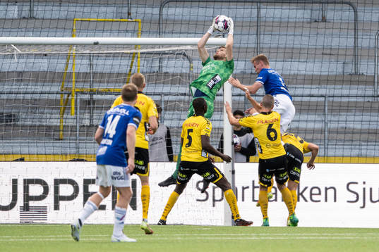Goalkeeper Tim Rönning of Elfsborg