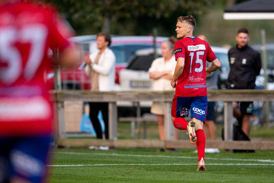 Tvååkers Isak Petersson jublar