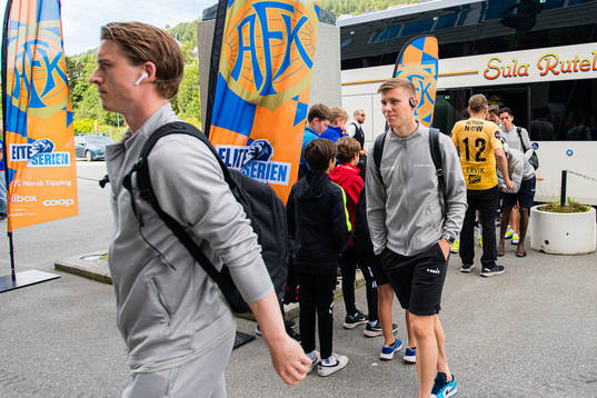 Alfons Sampsted of Bodø/Glimt arrives