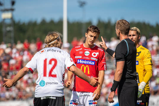 Degerfors Gustaf Lagerbielke får en tillsägelse av domare