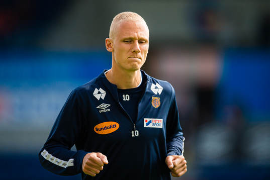 Kristoffer Ramos Barmen of Aalesund warms up