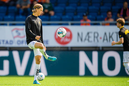 Ulrik Saltnes of Bodø/Glimt warms up