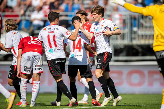 Kalmars Simon Skrabb och Oliver Berg jublar