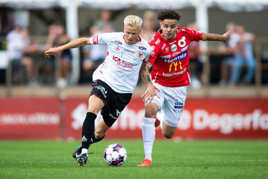 Kalmars Axel Lindahl och Degerfors Justin Salmon