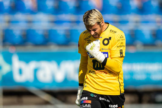 Degerfors målvakt Alfie Malik Whiteman jublar