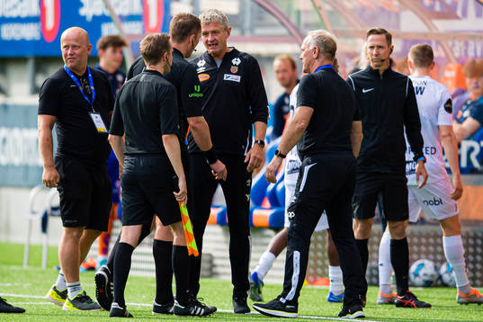 Lars Arne Nilsen, head coach of Aalesund, reacts