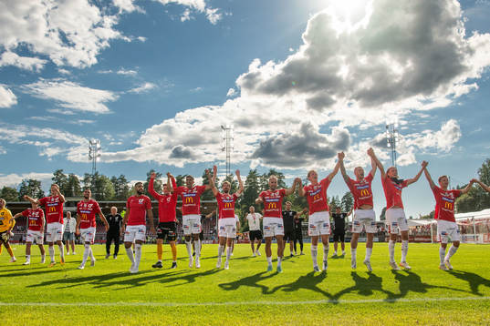 Degerfors spelare jublar