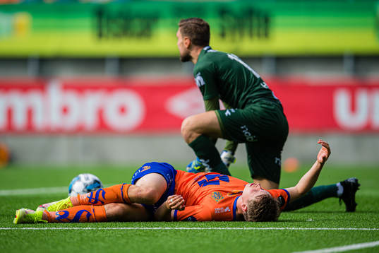 Kristoffer Ødemarksbakken of Aalesund missing a chance to