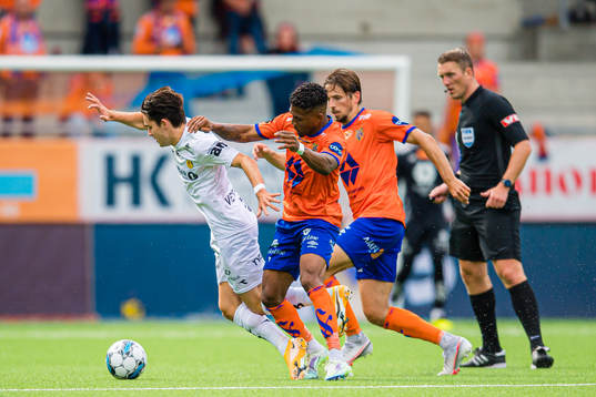 Hugo Vegard Vetlesen of Bodø/Glimt and Erikson Spinola