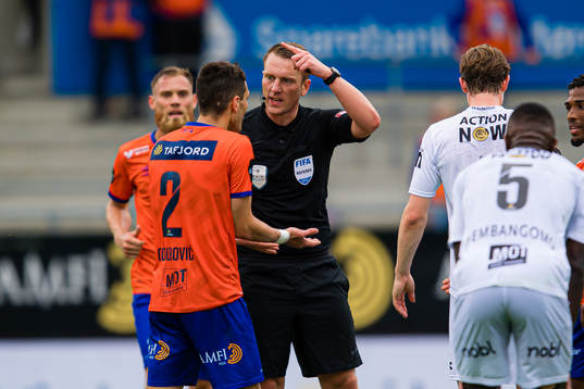 Petar Golubovic of Aalesund and Kai Erik Steen, referee