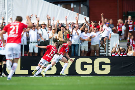 Degerfors Rasmus Örqvist jublar