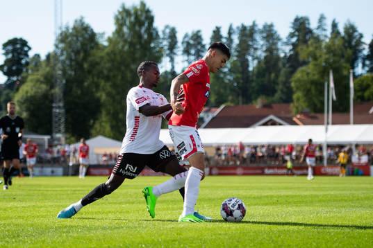 Kalmars Nahom Girmai Netabay och Degerfors Diego Campos