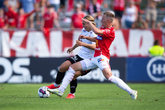 Kalmars Sebastian Nanasi och Degerfors Erik Lindell