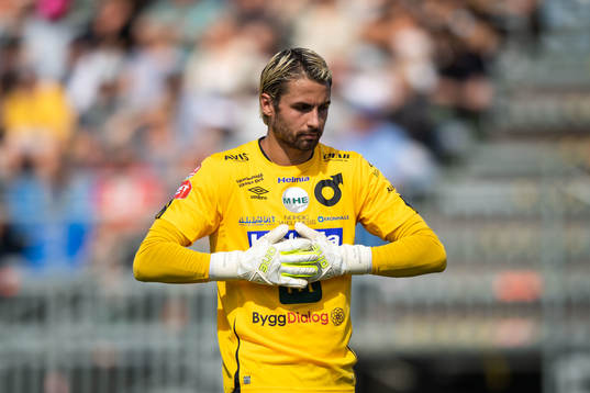 Degerfors målvakt Alfie Malik Whiteman deppar