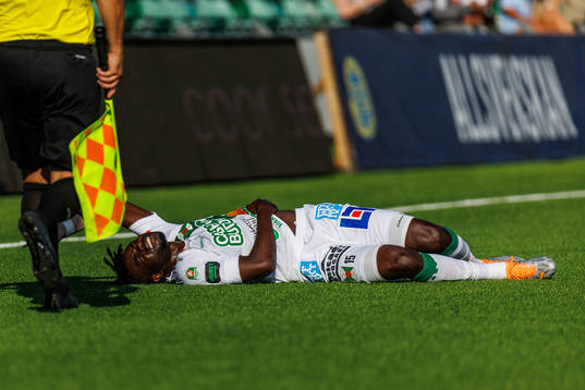 Varbergs Gideon Mensah har ont