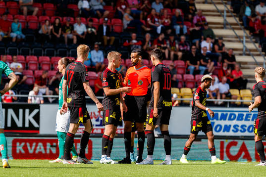 Östersunds Ludvig Fritzson  och Sadmir Zekovic i samtal