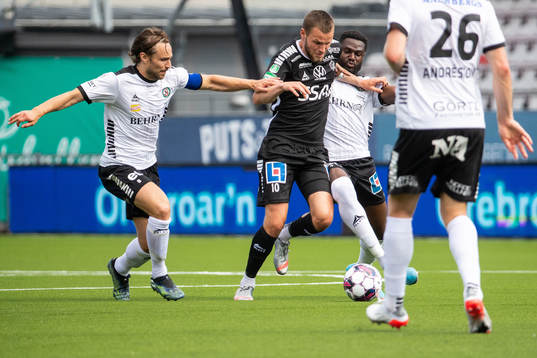 Örebros Kevin Walker och Nasiru Moro