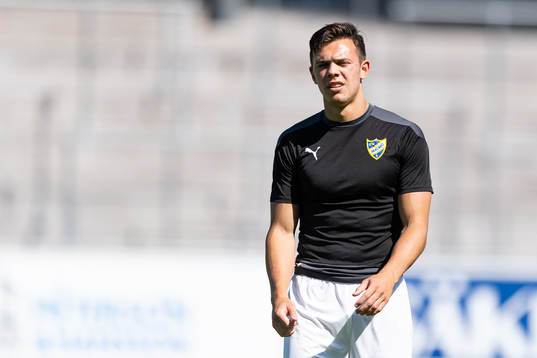 IFK Malmös Emil Johansson före fotbollsmatchen i Ettan