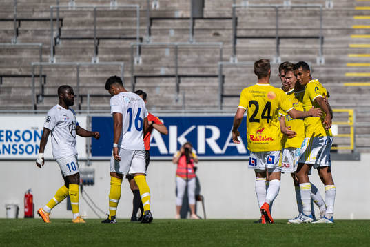 Falkenbergs Oliver Hintsa jublar