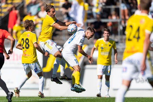 Falkenbergs Tobias Karlsson och IFK Malmös Hampus Ferhm