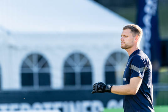 Halmstads målvakt Malkolm Nilsson Säfqvist före