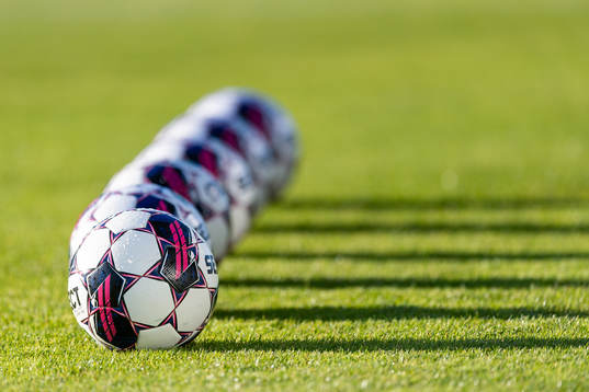 Fotbollar före fotbollsmatchen i Superettan mellan