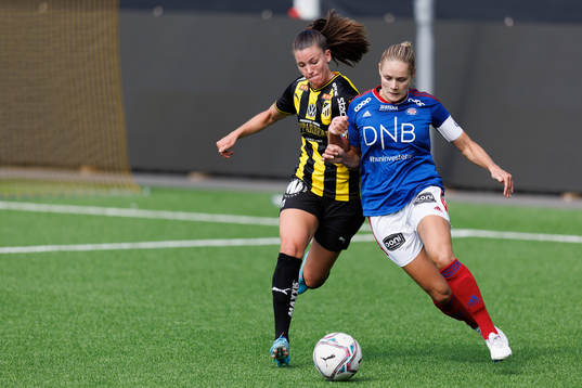 Häckens Pauline Hammarlund och Vålerengas Andrine Tomter