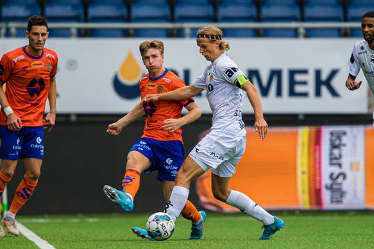 Oscar Solnørdal of Aalesund and Ulrik Saltnes of