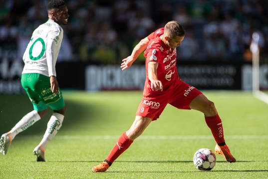 Hammarbys Shaquille Pinas och Värnamos Oscar Johansson