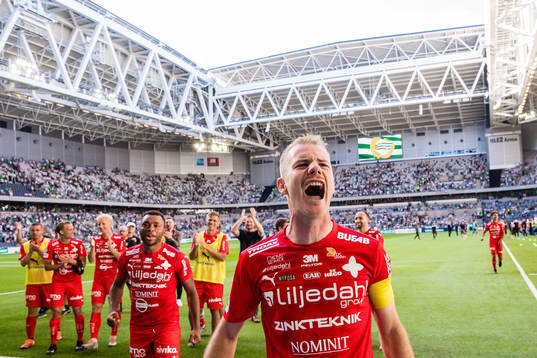 Värnamos Freddy Winsth jublar