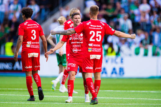 Värnamos Marcus Antonsson jublar med Victor Eriksson